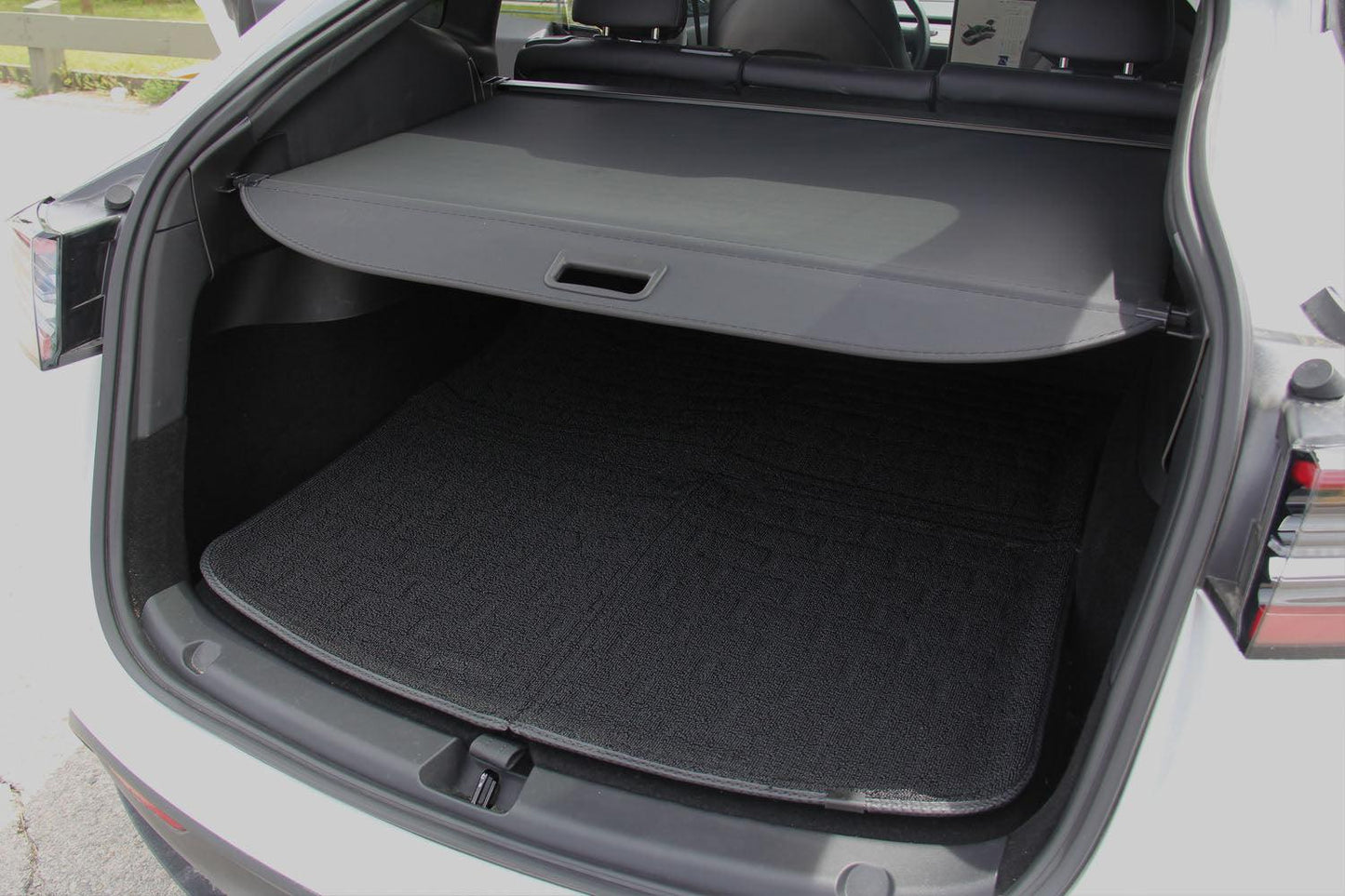 Model Y Retractable Cargo Cover