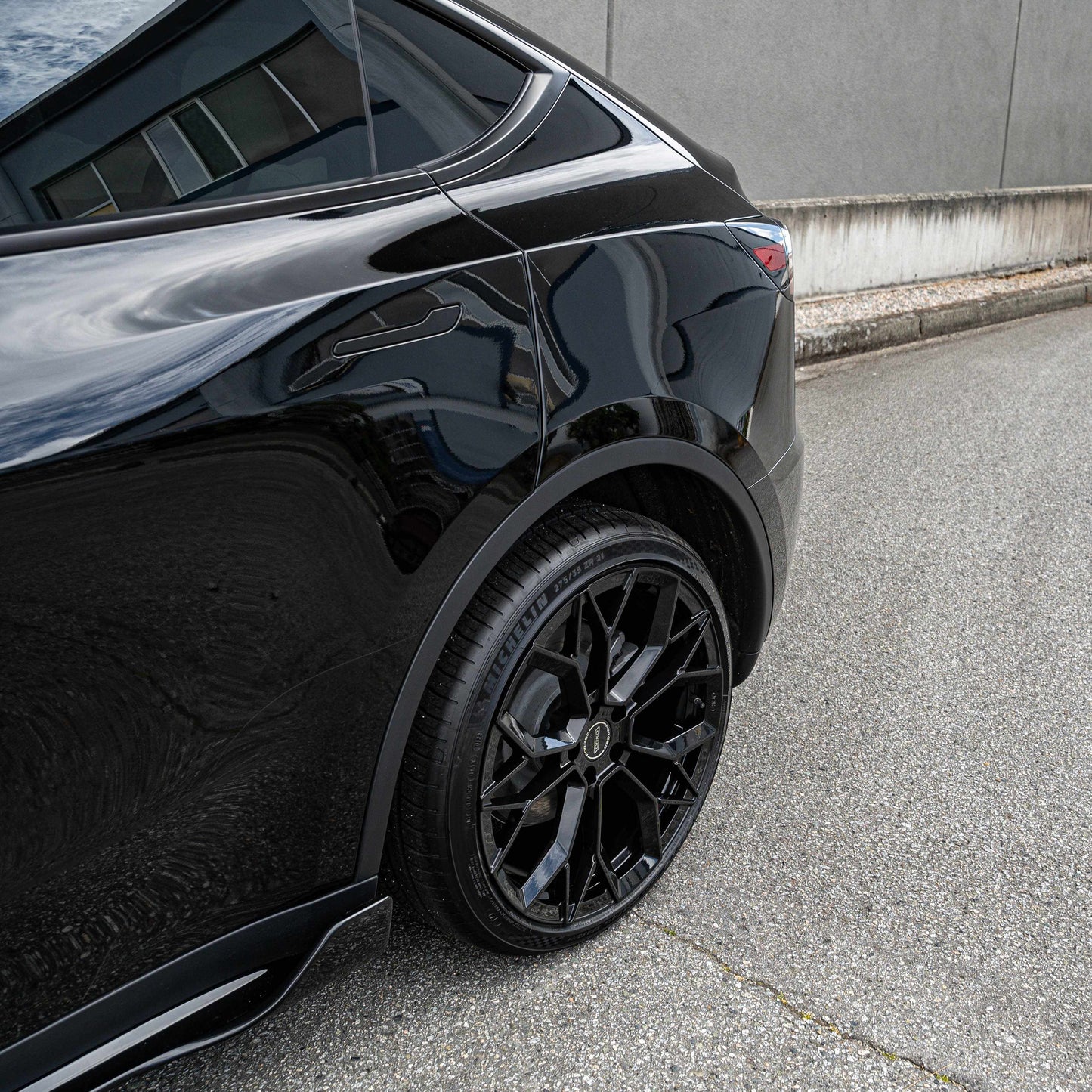 Model Y Sport Side Skirt Extensions - Gloss/Matte Black