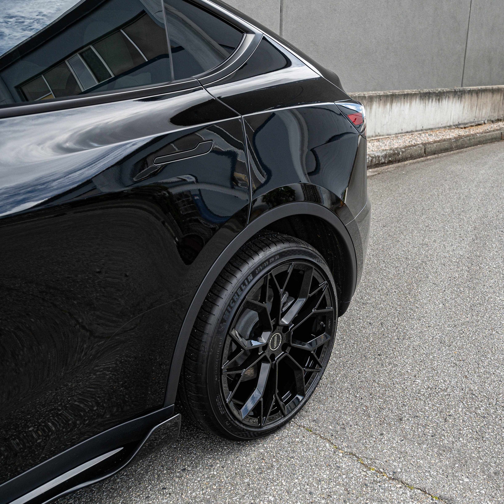 Model Y Sport Side Skirt Extensions - Gloss/Matte Black