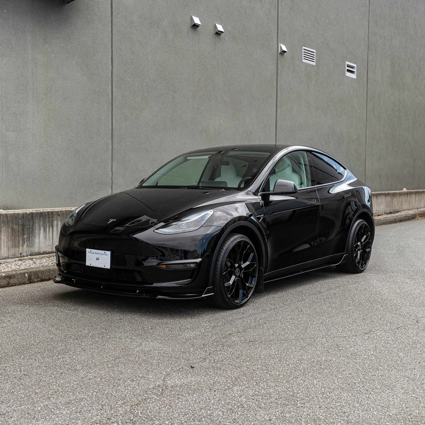 Model Y Sport Side Skirt Extensions - Gloss/Matte Black
