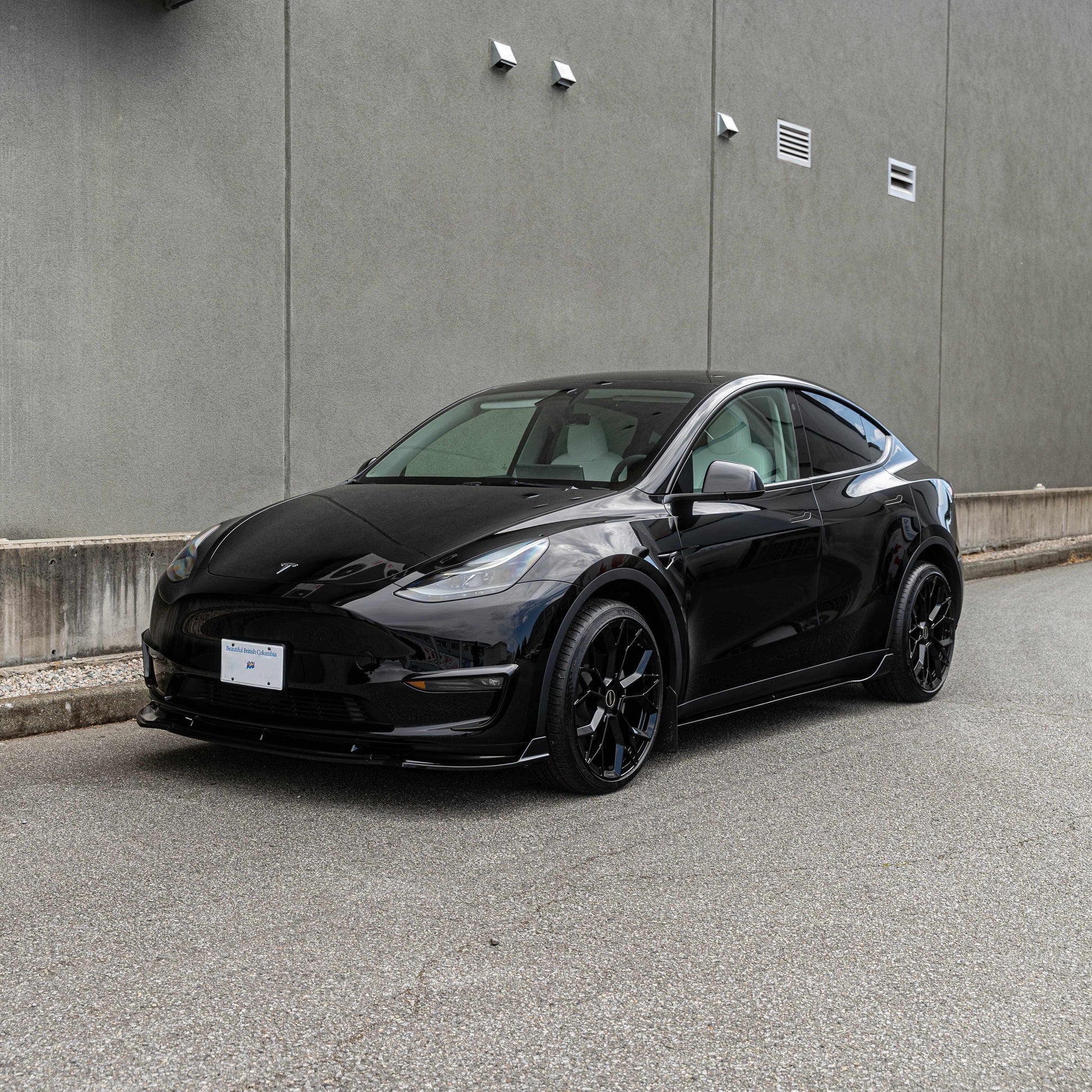 Model Y Sport Side Skirt Extensions - Gloss/Matte Black